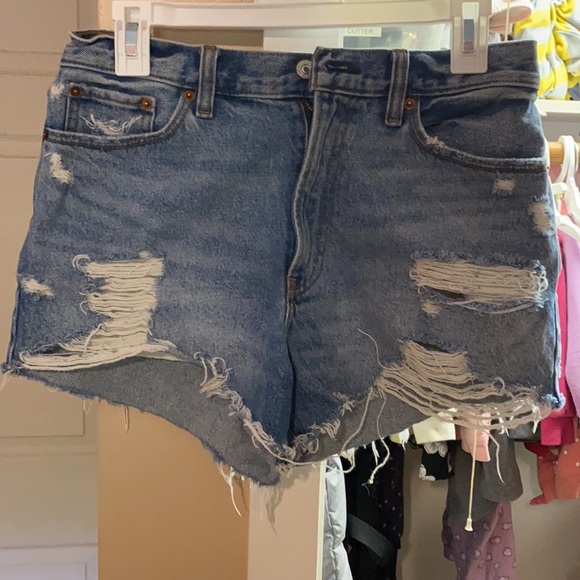 Abercrombie high rise denim shorts - Picture 3 of 3